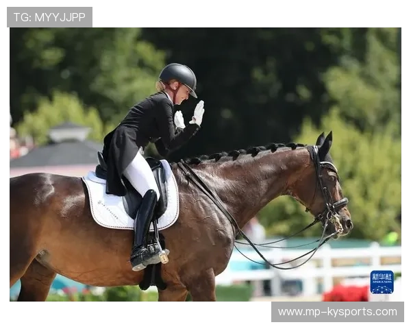 哥伦比亚骑手玛丽亚·阿庞特在2024年巴黎奥运会盛装舞步比赛中取得第30名，表现稳定。